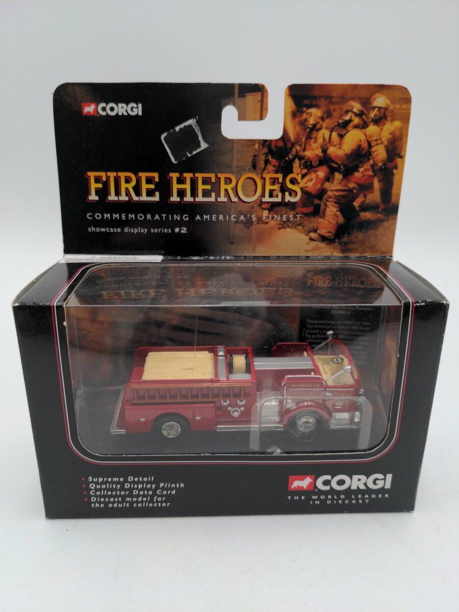 Corgi CS90010 Fire Heroes American LaFrance Bethpage F.D. Mack 900 Series Pumper