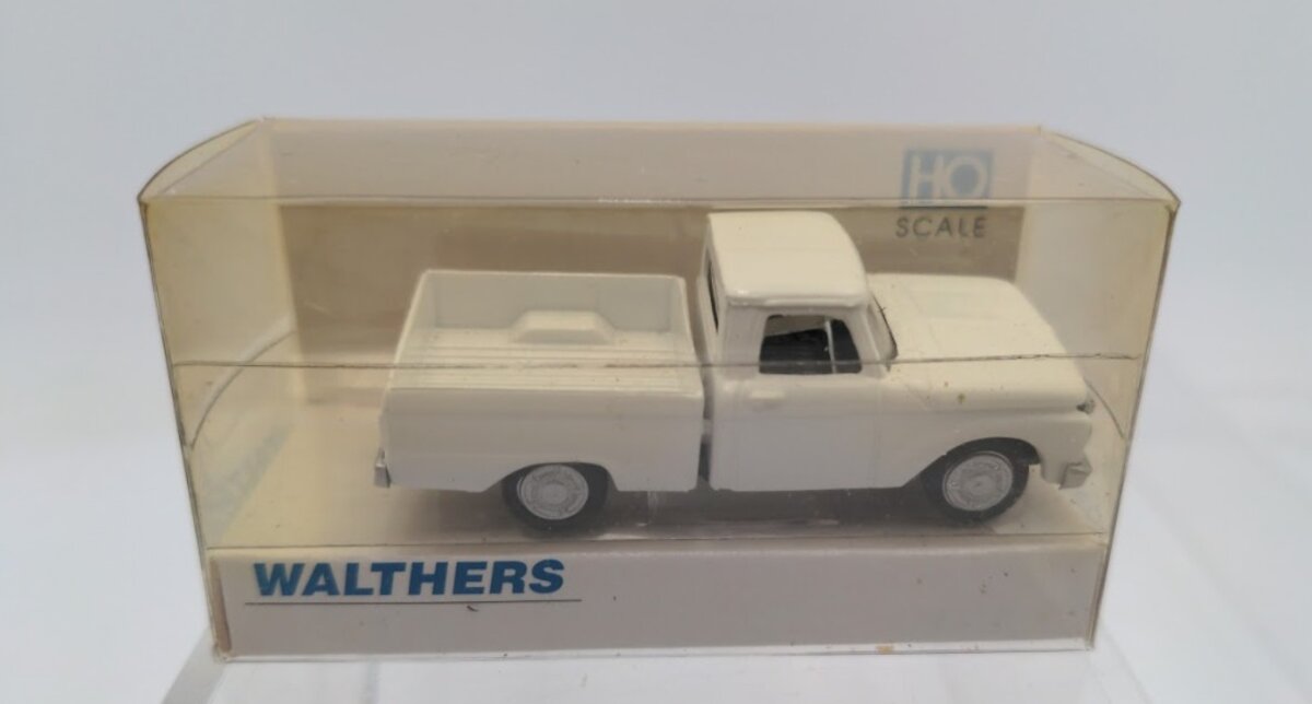 Walthers 933-1210 HO Scale White 1966 Ford F-100 Pickup