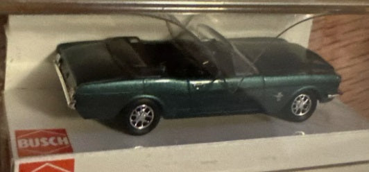 Busch 47505 HO Metallic Green '64 Forde Mustang Mustang Convertible Top Down MP