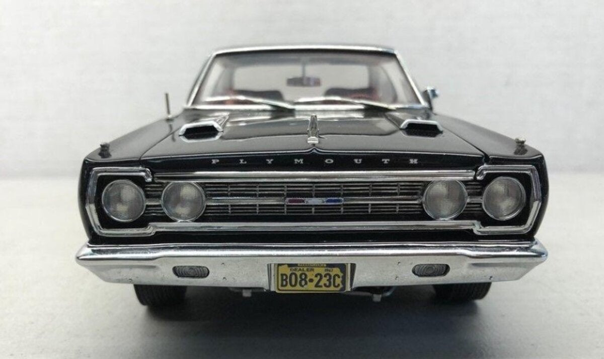 Highway 61 50029 1:18 Black 1967 Plymouth GTX Die-Cast Collectibles