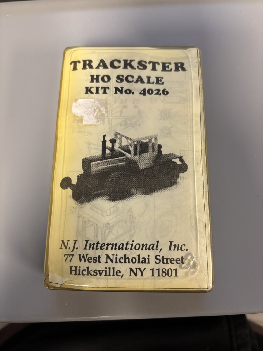 NJ International 4026 HO Trackster Kit