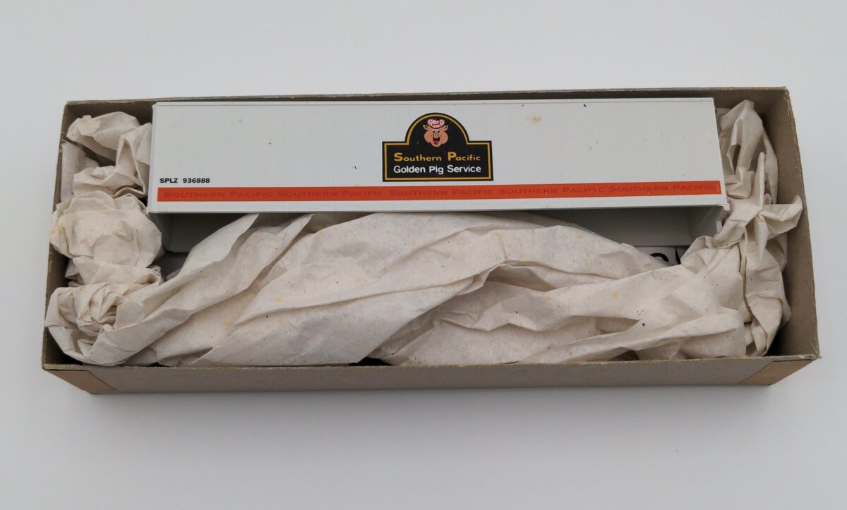 Accurail 1106 1:87 Southern Pacific 45’ Highway Trailer Kit