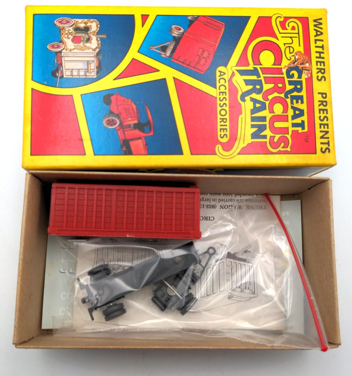 Walthers 933-1360 HO RB & BB The Great Circus Trunk Wagon Kit