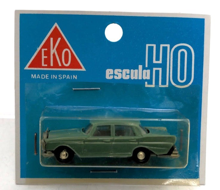 EKO 2074 HO Scale Light Green Mercedes-Benz 220 Sedan Plastic Automobile