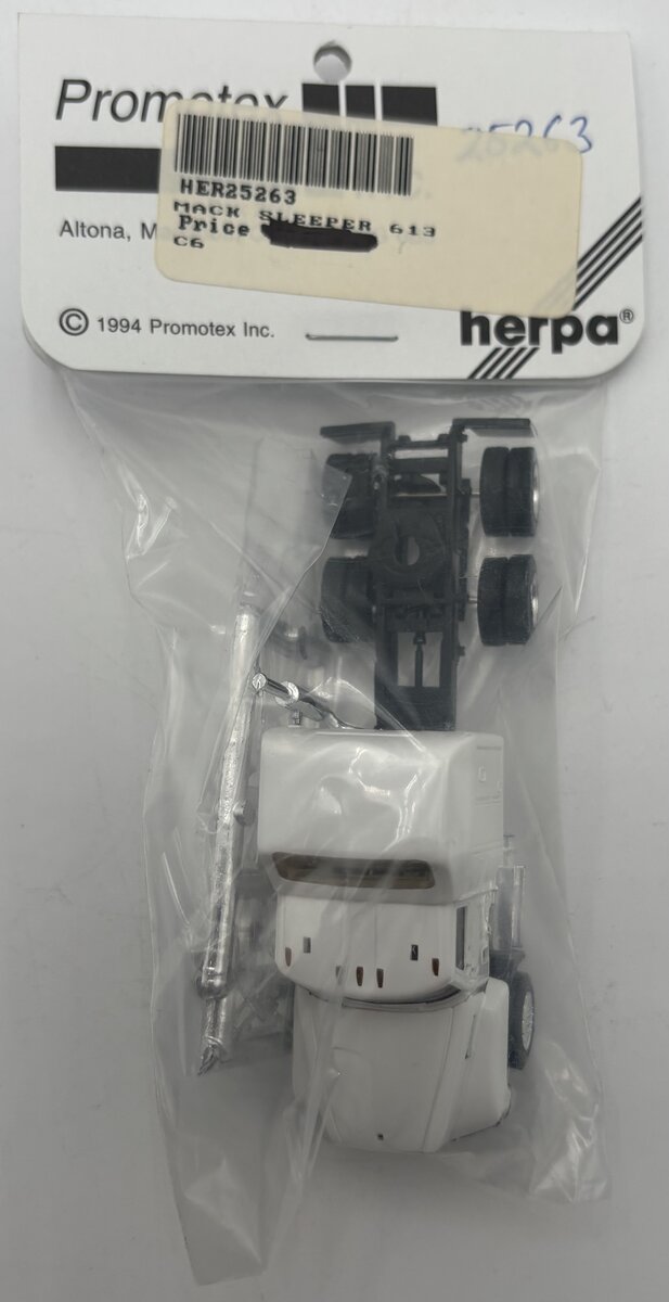 Herpa 25263 HO Mack CH 613 Conventional with Sleeper & Dual Rear Axle - White