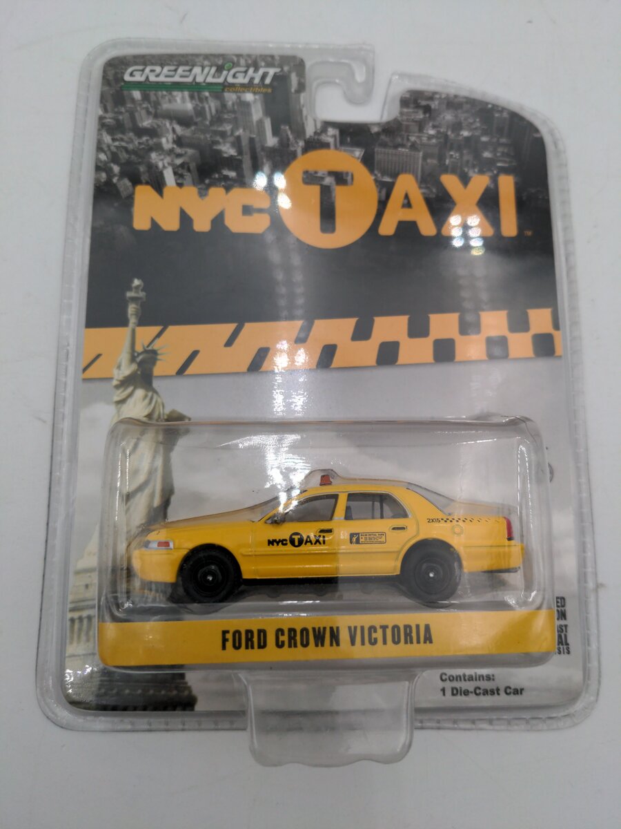 Greenlight Collectibles 29773 1:64 NYC Taxi - 2011 Ford Crown Victoria