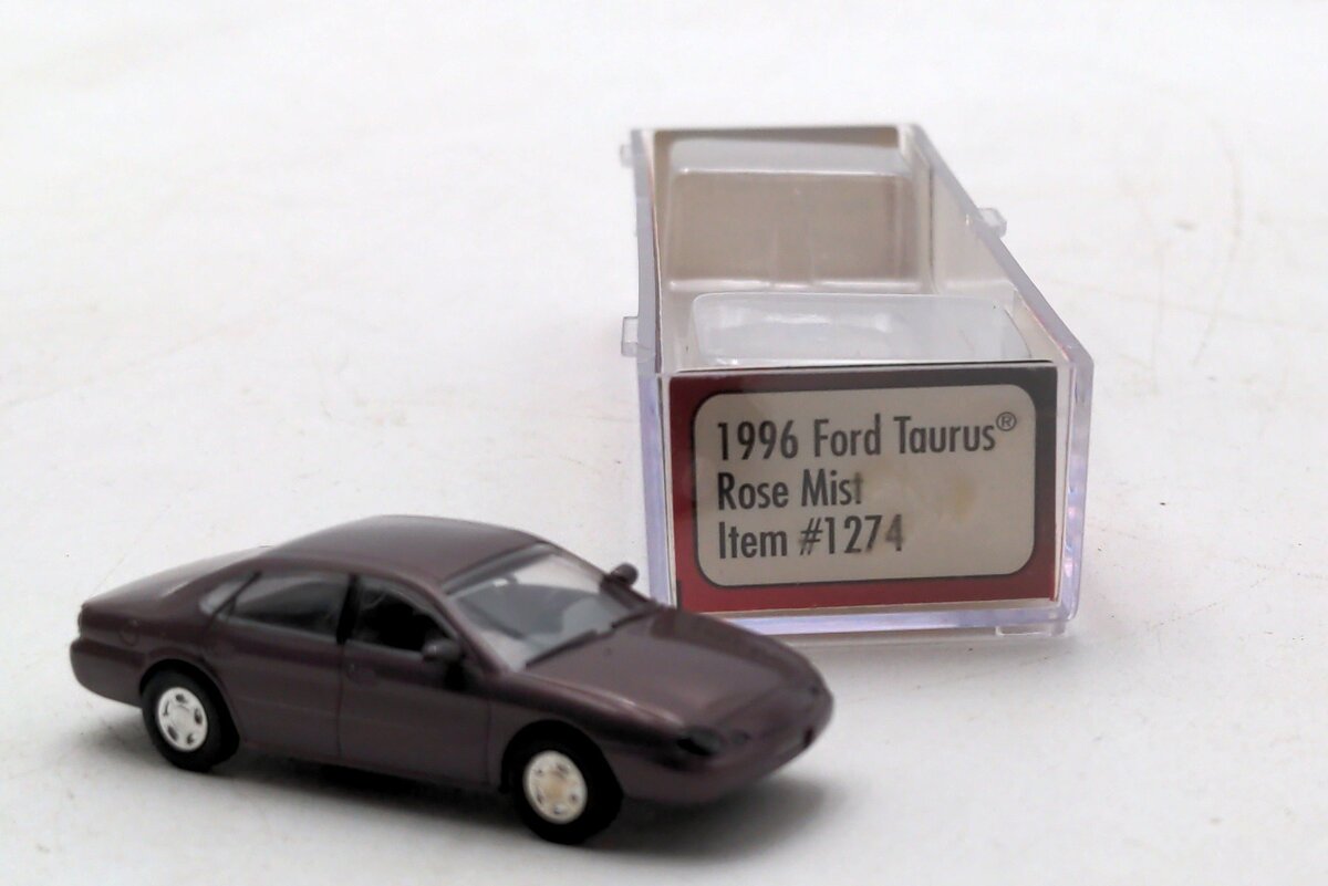 Atlas 1274 HO Rose Mist Ford Taurus