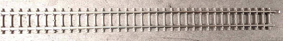 Marklin 85941 Z 26" Code 55 Flex Track with Concrete Ties