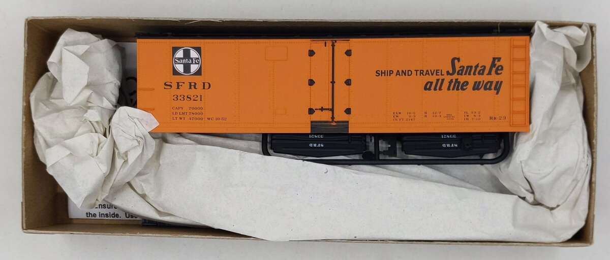 Accurail 80621 HO Scale Santa Fe 40' Steel Reefer Road #: 33821