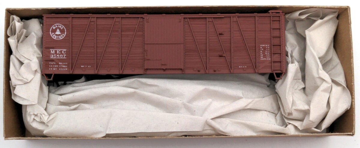 Accurail 41089 HO Main Central 40' Outside Braced Wood Box Car Kit