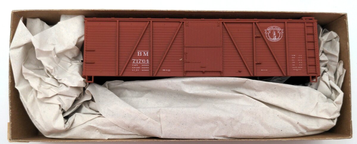 Accurail 70149 HO 40' Boston and Maine 40' 6-Panel Wood Box Car Kit