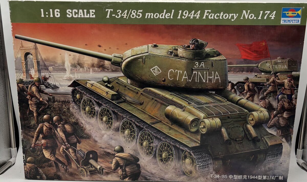 Trumpeter 00904 1:16 Russian T34/85 Mod 1944 Factory Nr.174 Early Tank Kit
