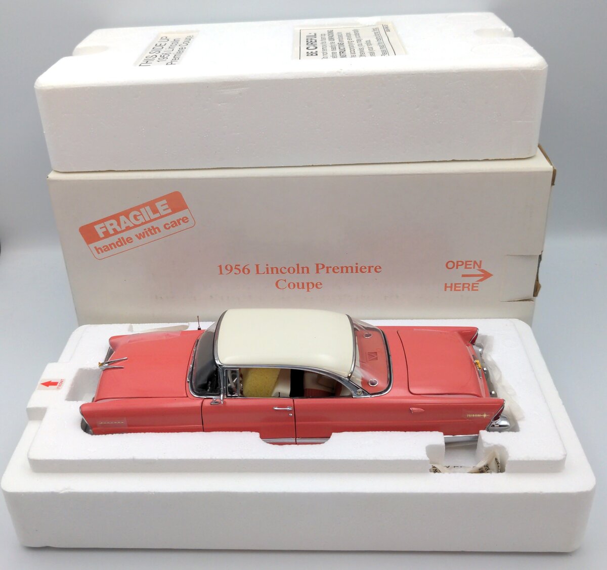 Danbury Mint 1956 1:24 1956 Lincoln Premiere Coupe in Island Coral