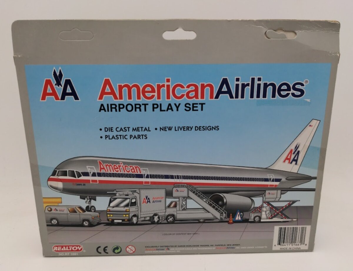 Realtoy 1661 Daron American Airlines Airport Die Cast Playset (Set of 13 Pieces)