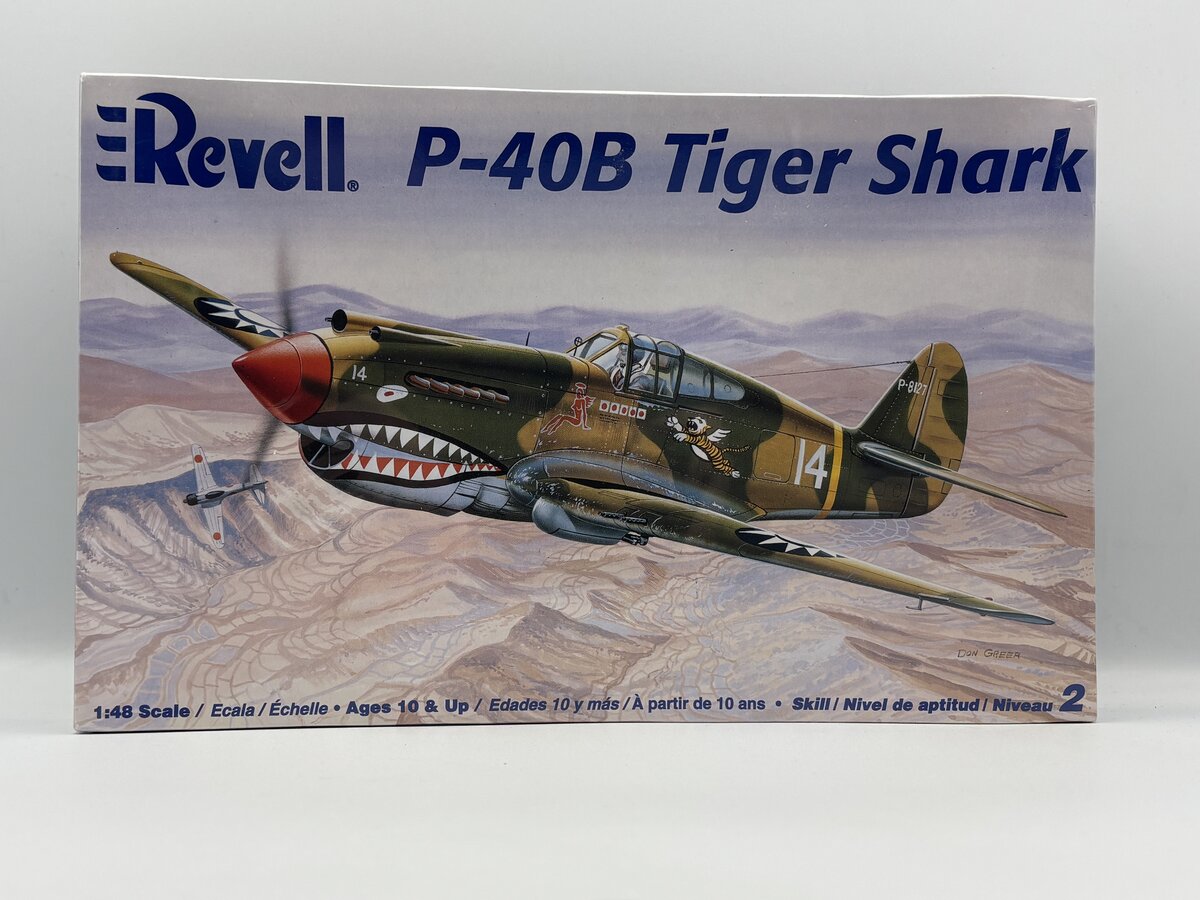 Revell 85-5209 1:48 P-40B Tiger Shark Military Aircraft Plane Model Kit