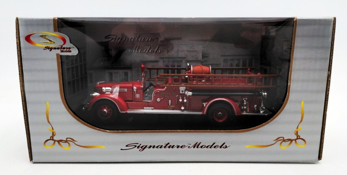Signature Models 32400 1:32 Scale 1939 Packard Fire Engine