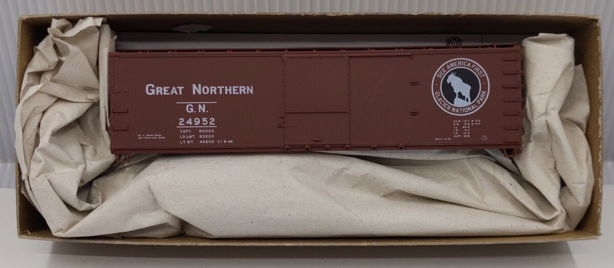 Accurail 4690 HO Scale Great Northern 40' USRA Double Boxcar Road #: 24952
