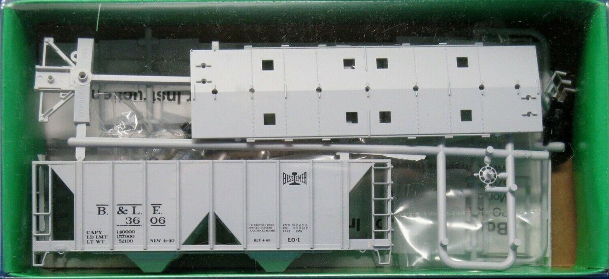 Bowser 3606  HO B & LE 70 Ton 2-Bay Covered Hopper W/Knuckle Couplers Kit