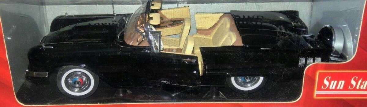 Amazon | □ Revell レベル 1/18 1956 THUNDERBIRD ブラック