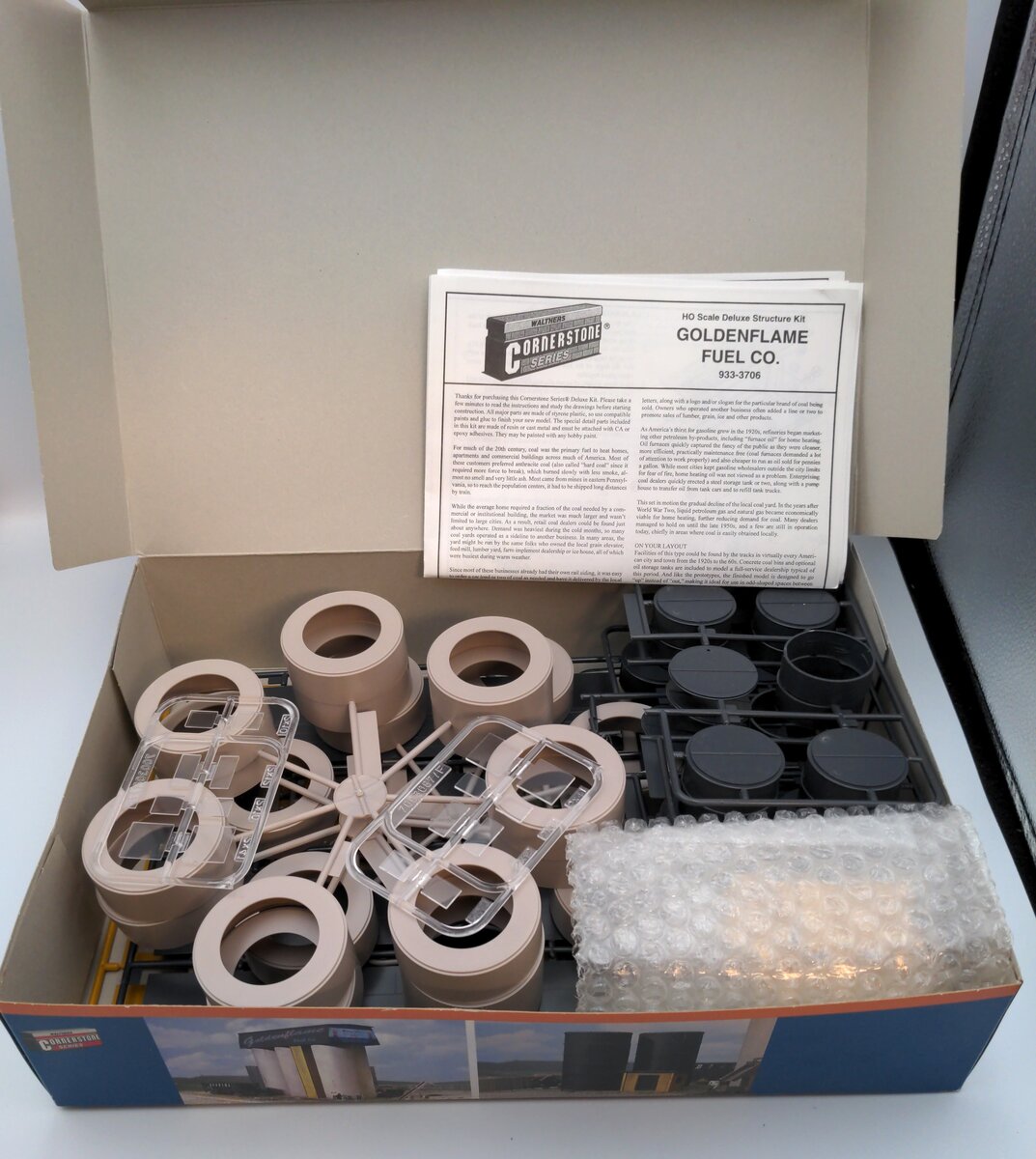 Walthers 933-3706 HO Goldenflame Fuel Company Structure Building Kit