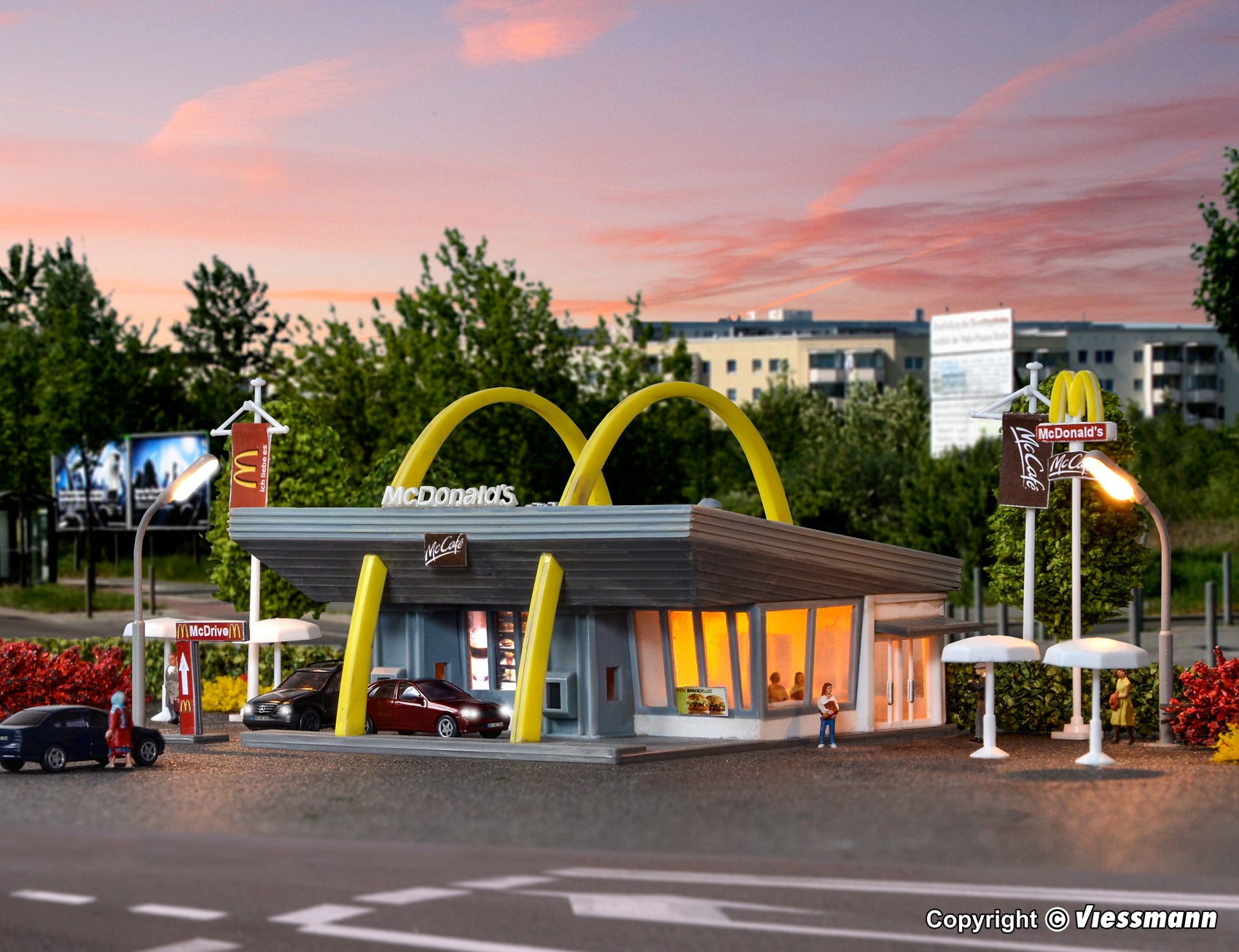 Vollmer 47765 N McDonald's Fast Food Restaurant with McDrive Building Kit