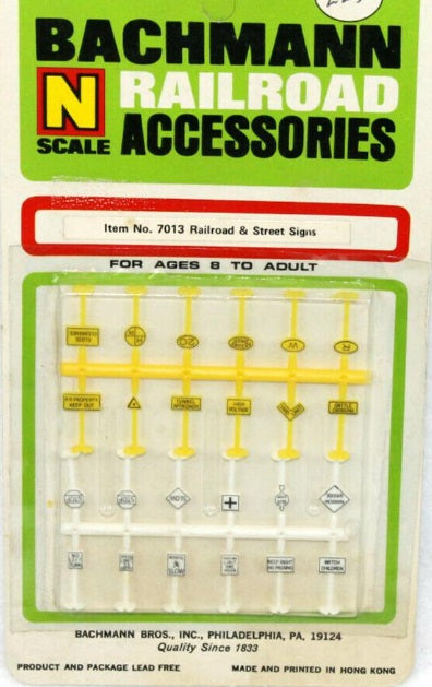 Bachmann 7013 N Scale 12 Railroad & 12 Street Plastic Signs (Pack of 24)