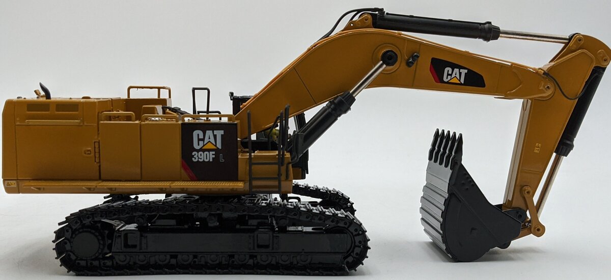 DieCast Masters 85284 1:50 Caterpillar 390F LME Hydraulic Tracked Excavator