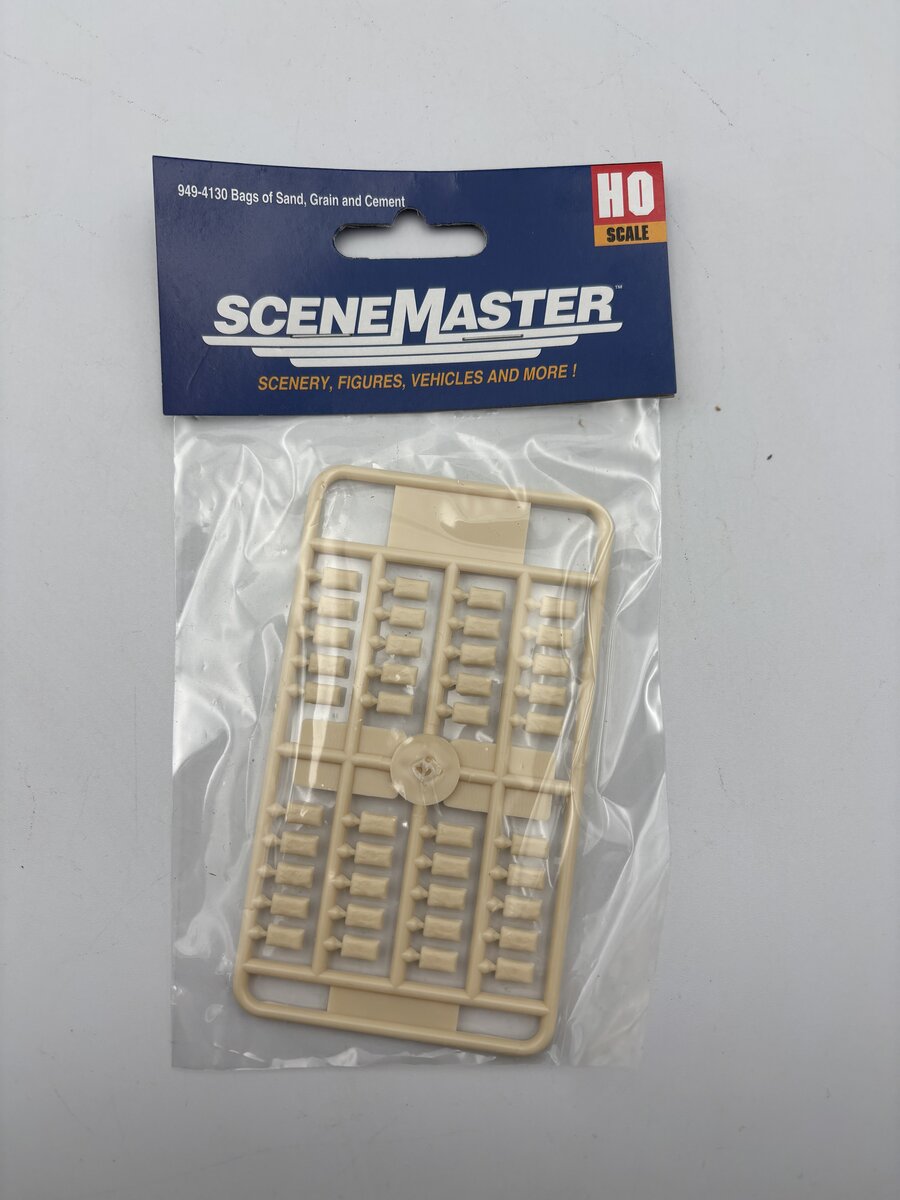 Walthers 949-4130 HO Bags of Sand, Grain & Cement (Pack of 40)