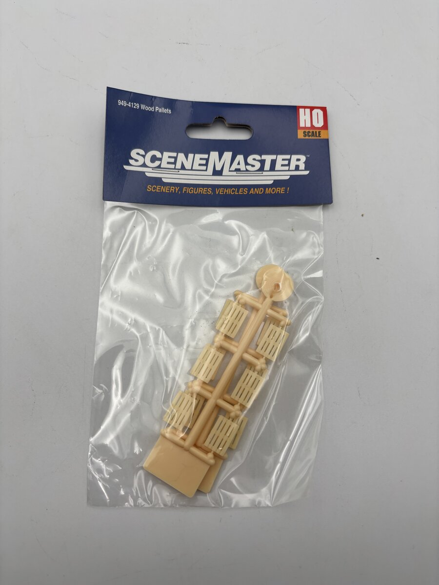 Walthers 949-4129 HO Wood Pallets Kit (Pack of 12)