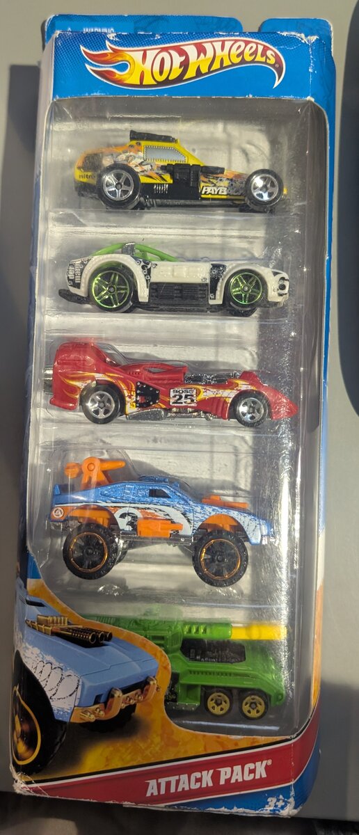 Hot Wheels 01806 1:64 Diecast HW Attack Pack 5-Car Gift Pack Asstd