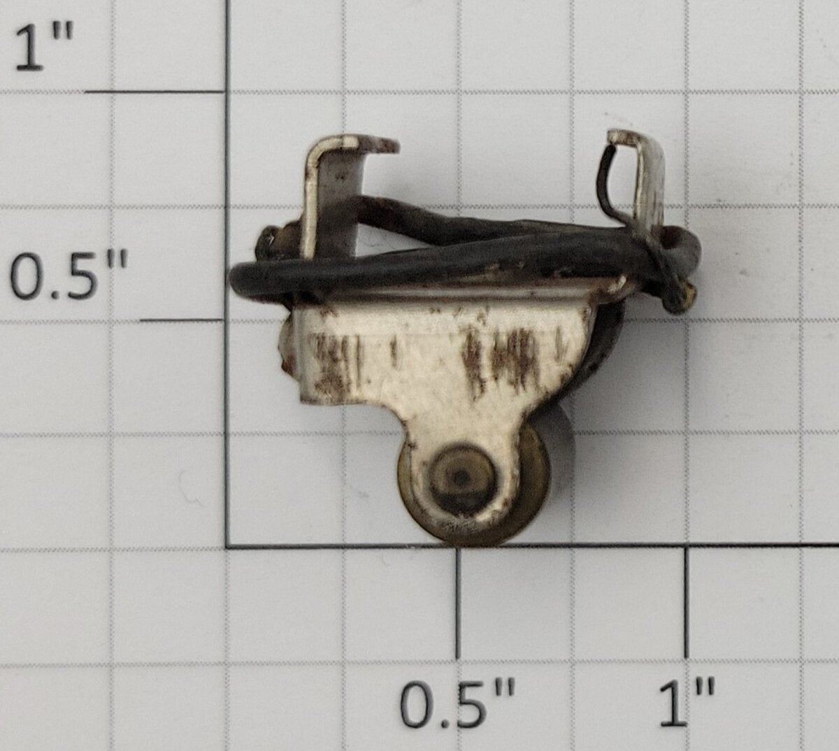 Lionel 1L-21 O Gauge Prewar Pickup Roller and Bracket with Minimal Rust
