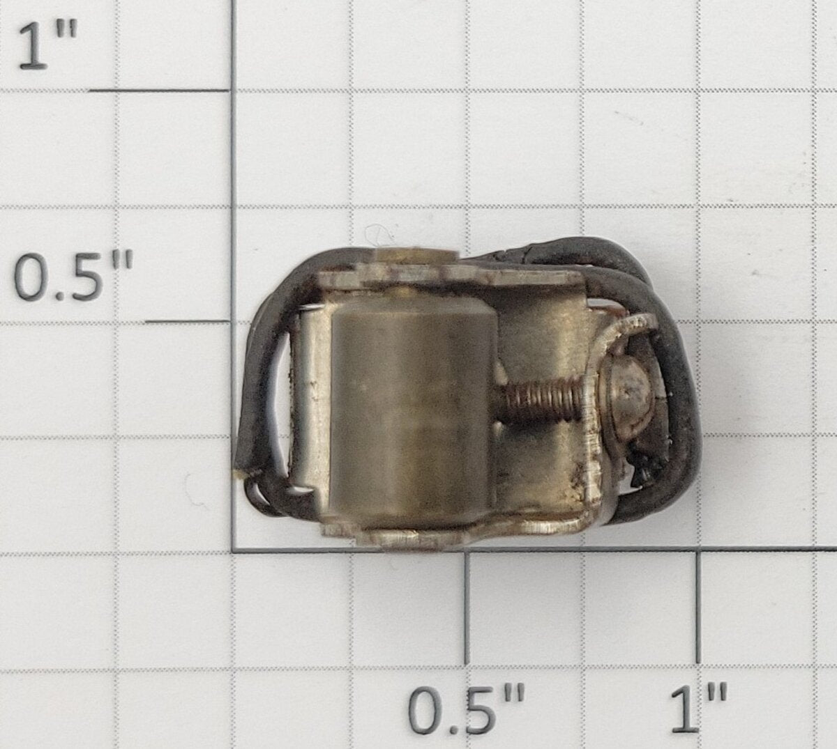 Lionel 1L-21 O Gauge Prewar Pickup Roller and Bracket with Minimal Rust