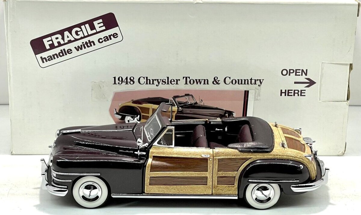 Danbury Mint 1:24 Scale Maroon/Woodgrain '48 Chrysler Town & Country Convertible
