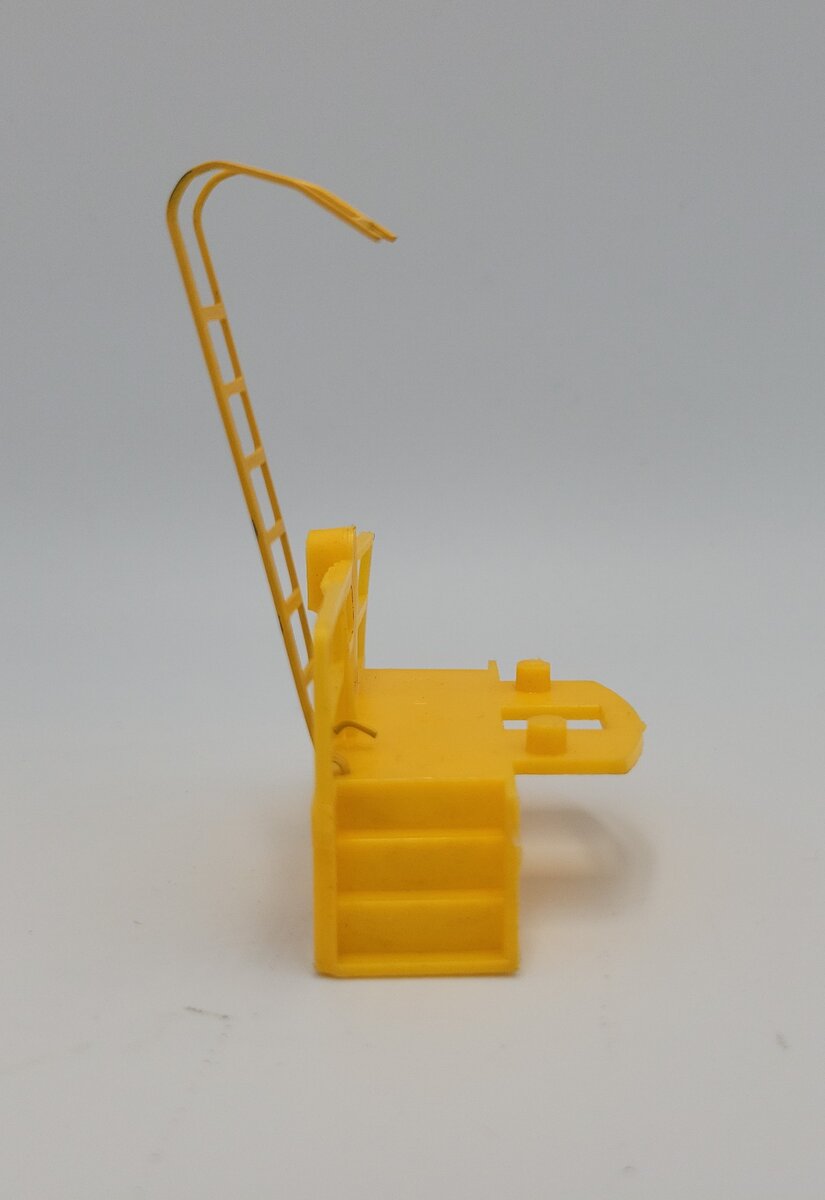 Lionel 6517-6Y Yellow Bay Window Caboose End Rail with Ladder