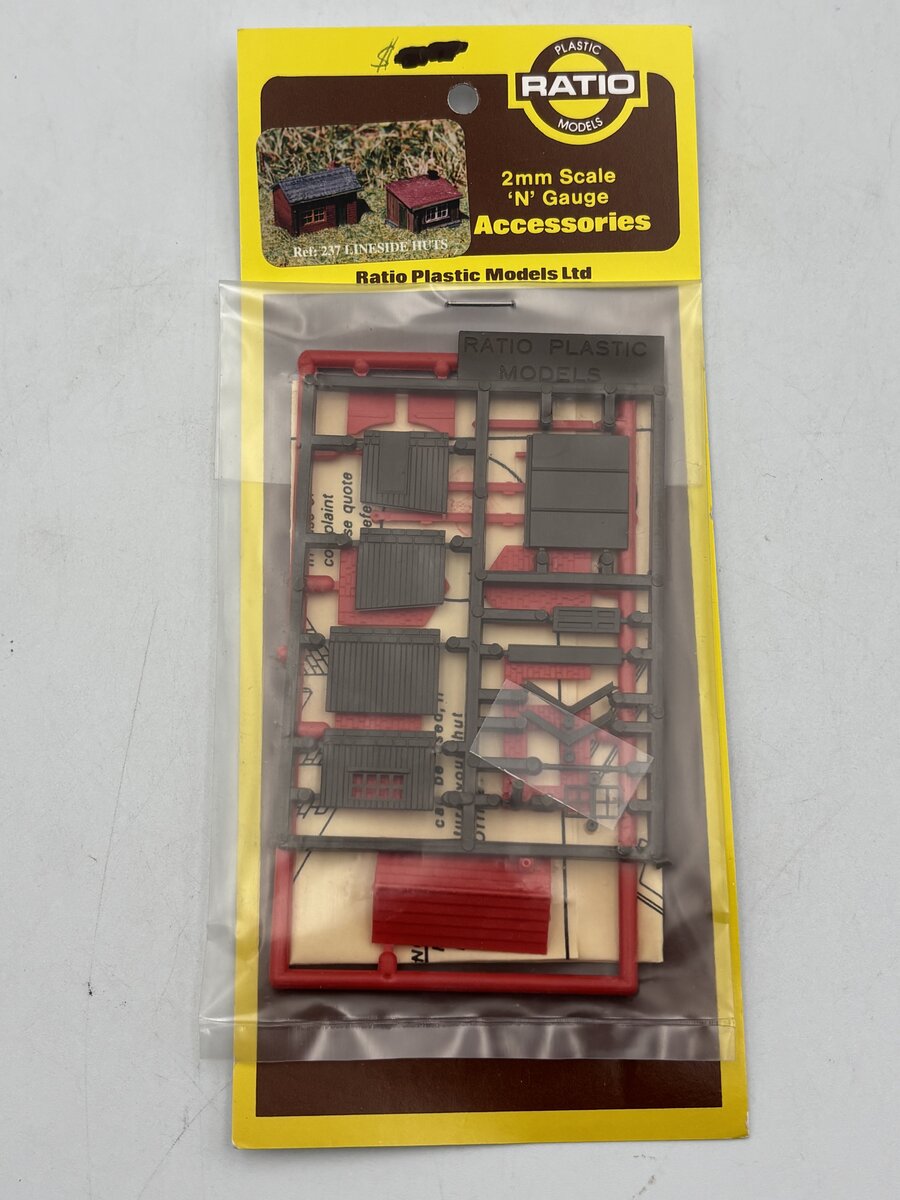 Ratio 237 N Scale Lineside Huts (Pack of 2)