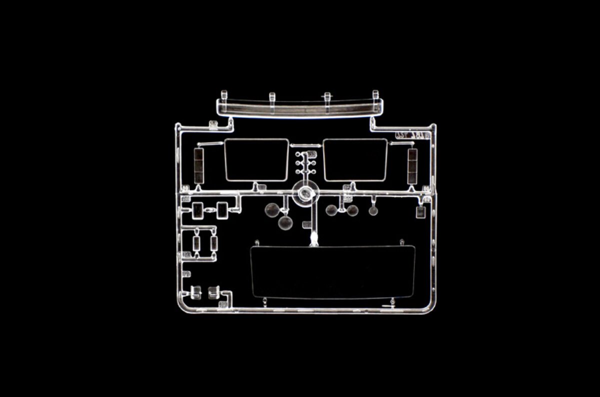 Italeri 3923S 1:24 Volvo F16 Globetrotter Truck Plastic Model Kit