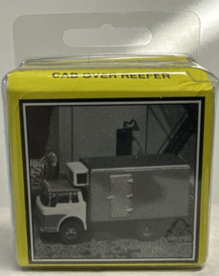 Magnuson Models 439-943 HO Cab Over Reefer Truck Kit