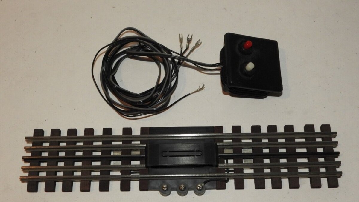 Gargraves 108 O 2 Button Controller3 Rail Phantom Tinplate Uncouple/UnloadTrack