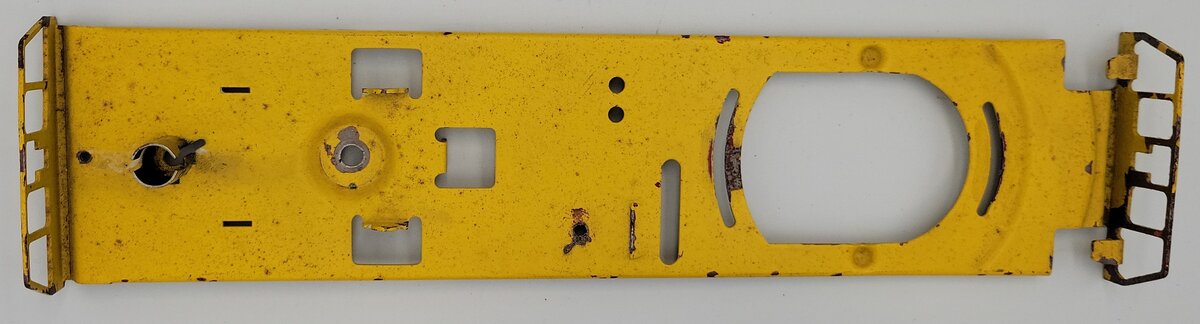 Lionel 628-18 Yellow 44 Ton Diesel Switcher Frame with Lamp Socket