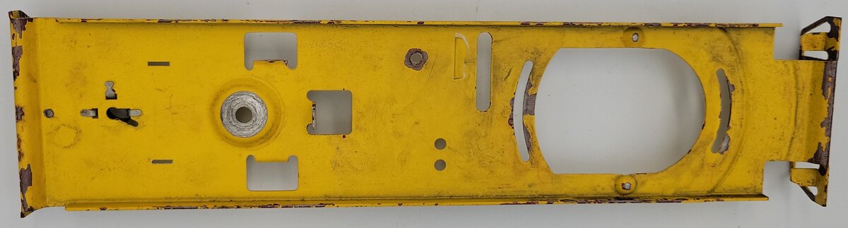 Lionel 628-18 Yellow 44 Ton Diesel Switcher Frame with Lamp Socket