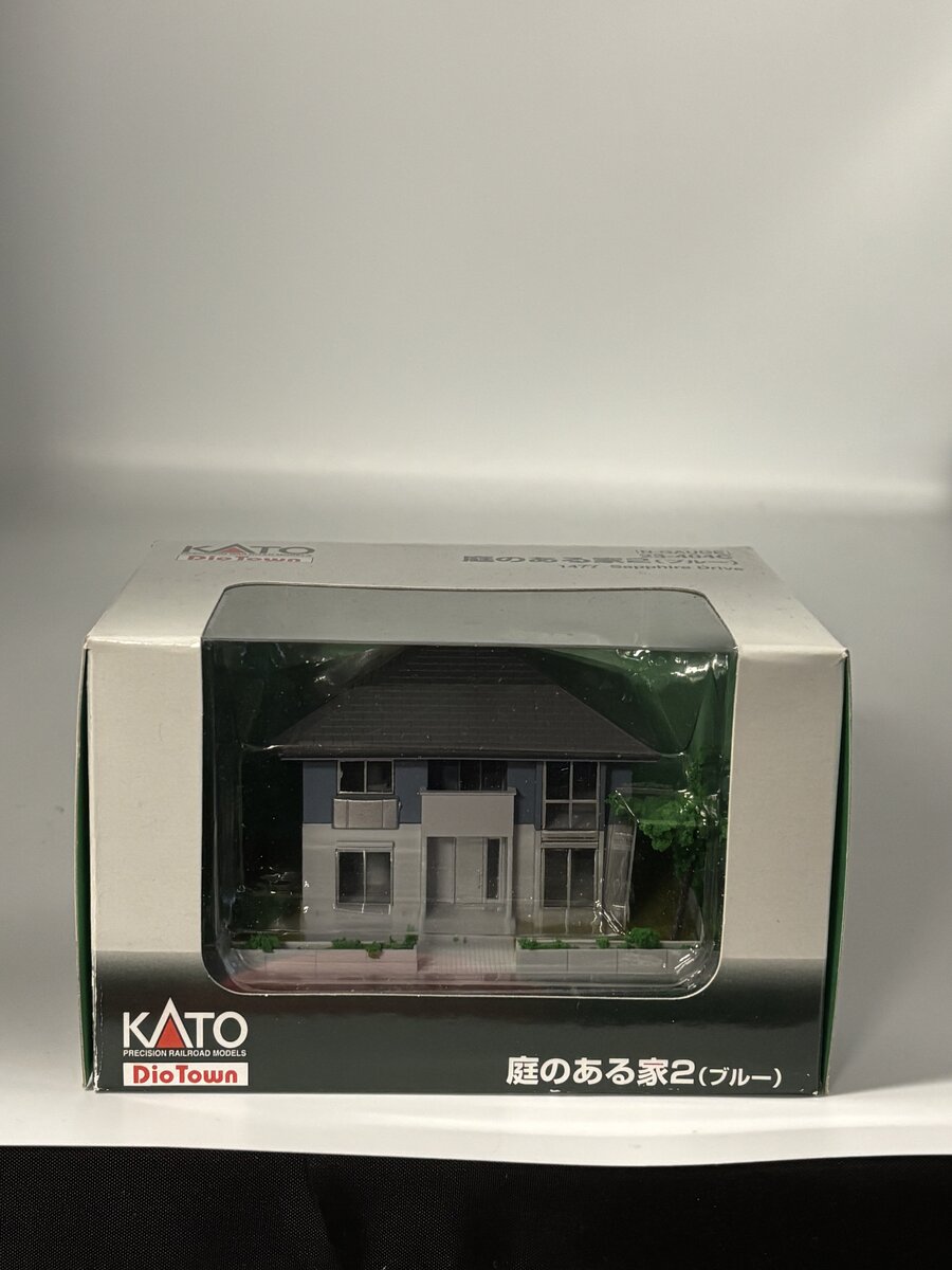Kato 23-404C N Scale Two Story Blue & White House - Assembled