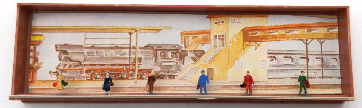 Merten 810 Z Scale Men and Women Traveler Figures (Set of 6)