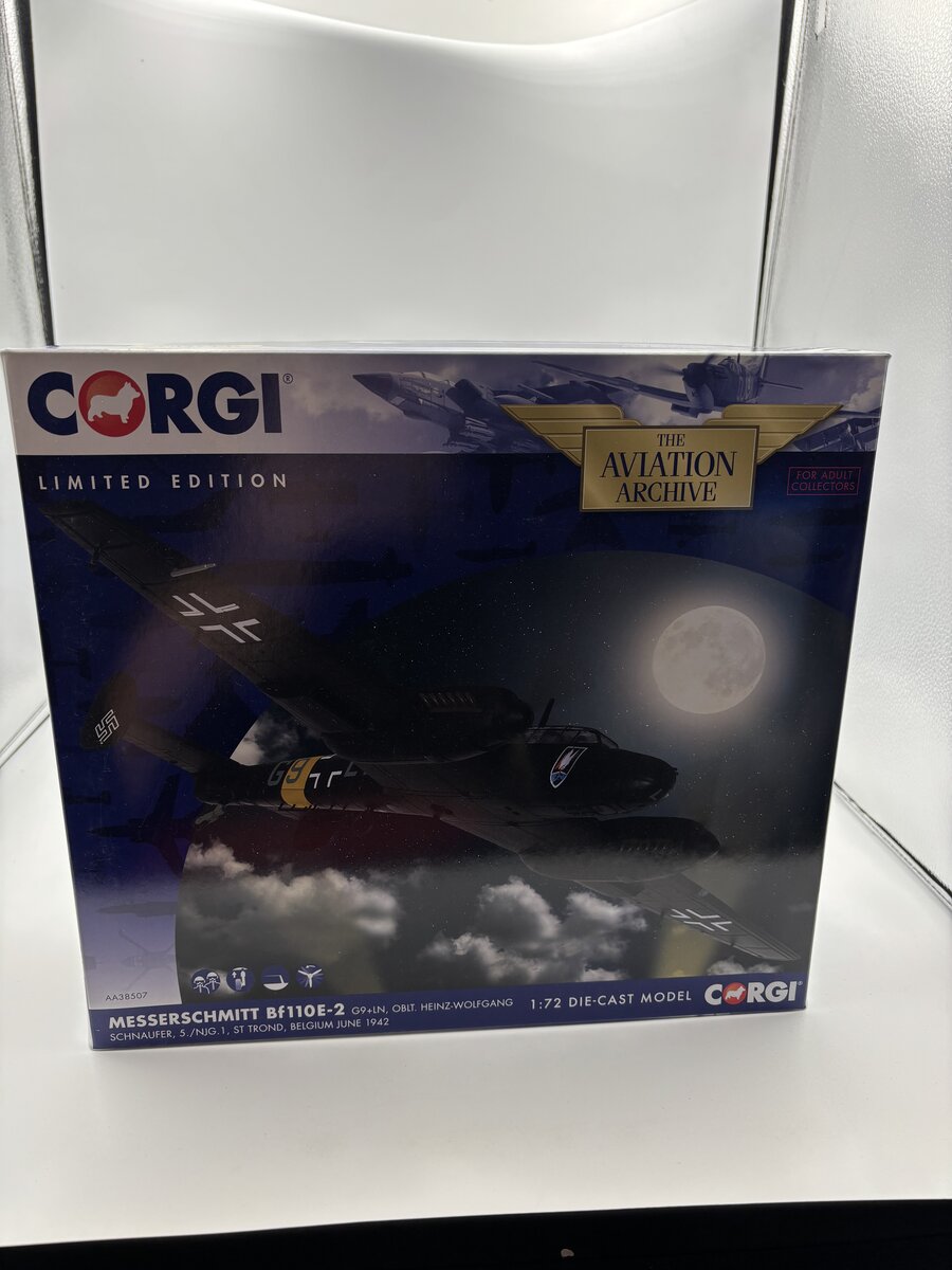 Corgi AA38507 1:72 Messerschmitt Bf110E-2 G9+LN Heinz-Wolfgang Schnaufer, 1942