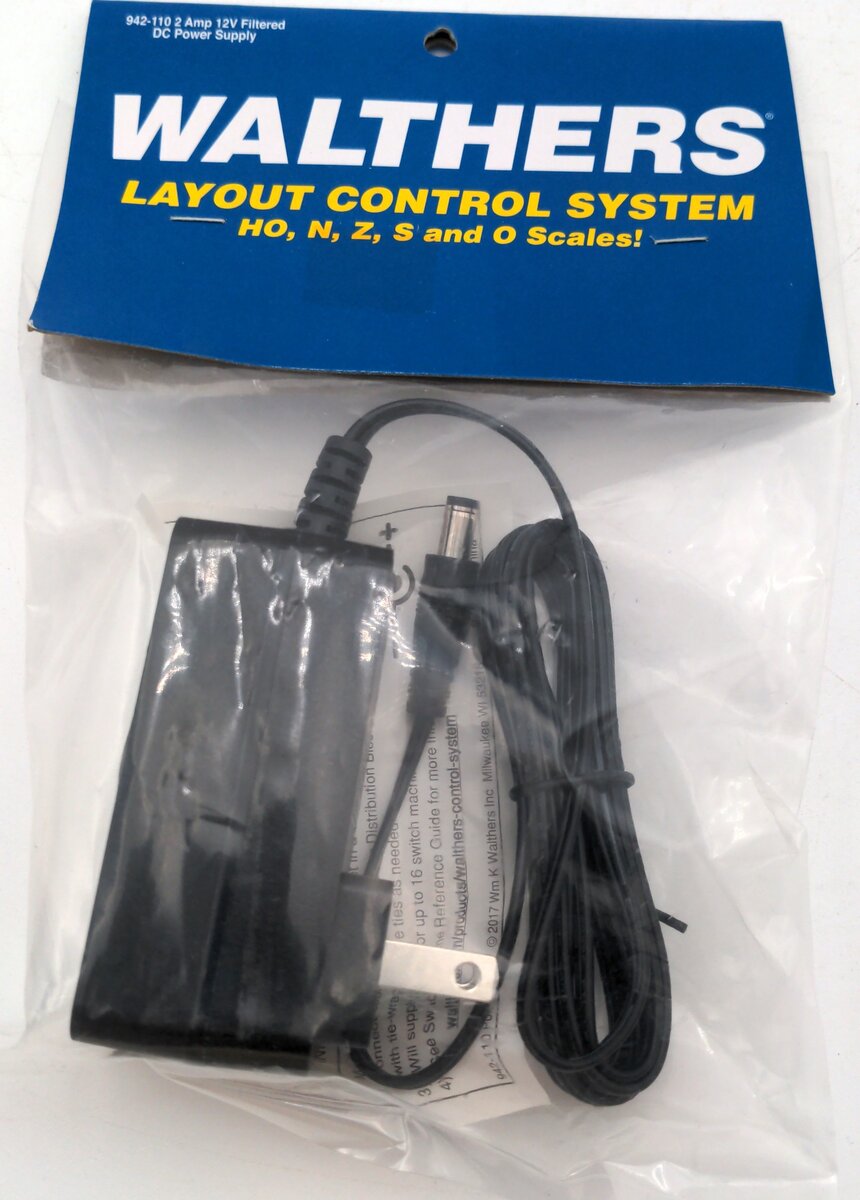 Walthers 942-110 HO/N/Z/S & O Scale 2-Amp 12-Volt Filtered DC Power Supply