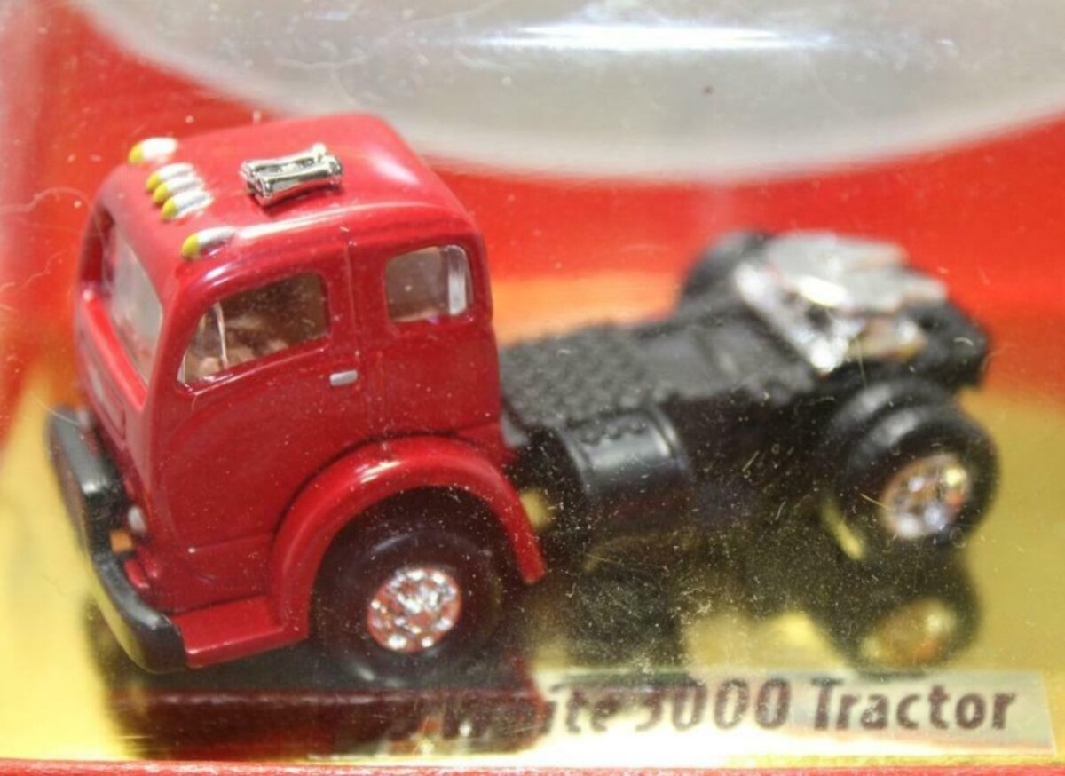 Classic Metal Works 30113 HO Scale Mini Metals Red 1953 White 3000 Tractor