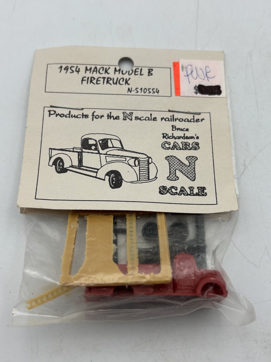 Bruce Richardson 510554 '54 Mack Model B Firetruck Resin Kit