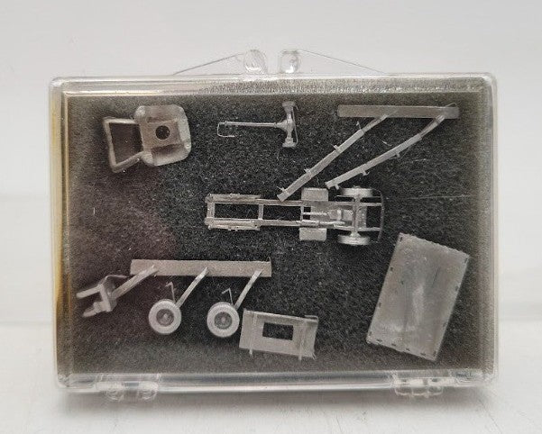 C in C Miniatures 1602 N Scale 1951 Ford F-5 Flat Bed 1 1/2 Ton White Metal Kit