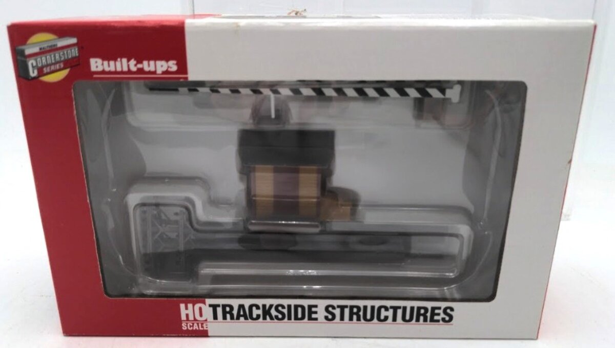 Walthers 933-2802 HO Scale Crossing Shanty W/2 Positionable Gates&Utility Poles