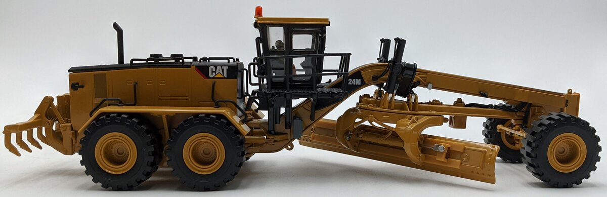 DieCast Masters 85264C 1:50 Core Classics Series Caterpillar 24M Motor Grader