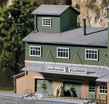 Piko 61113 HO Billinger's Co-Op Storage Building Kit
